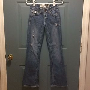 Hydraulic distressed jeans